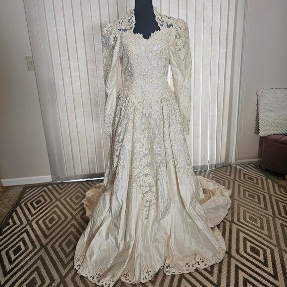 Vintage Silk Ivory Wedding Dress 12/14 - Picture 1 of 10